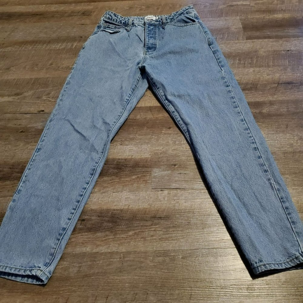 RUE 21 Juniors size 10 Denim Jeans Light Wash Straight Leg Mom Jeans